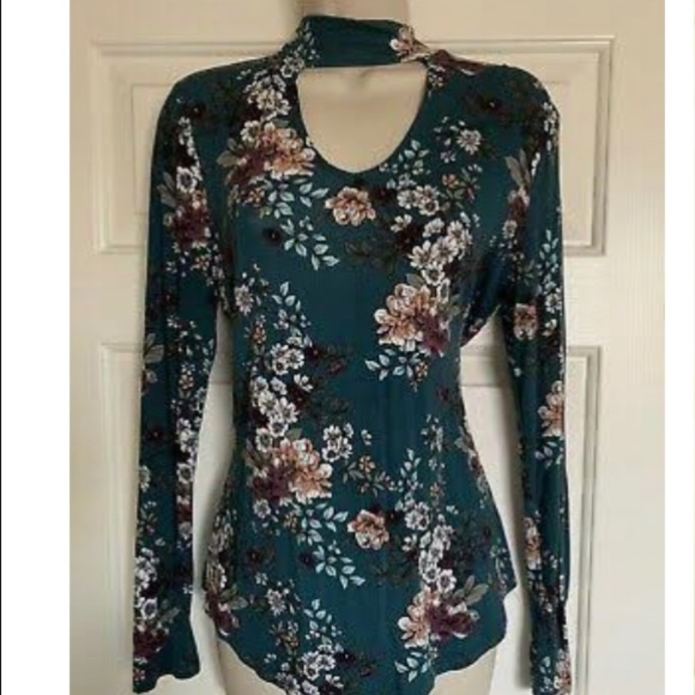 Ultra flirt green floral top